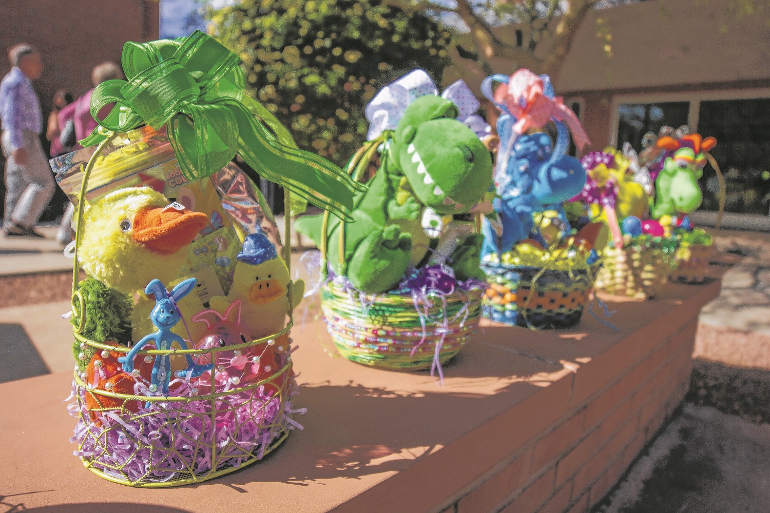 Baskets galore are the attraction at a Tempe bazaar, proceeds from which are used to help East Valley Child Crisis Center. (Wrangler News/Alex J. Walker)